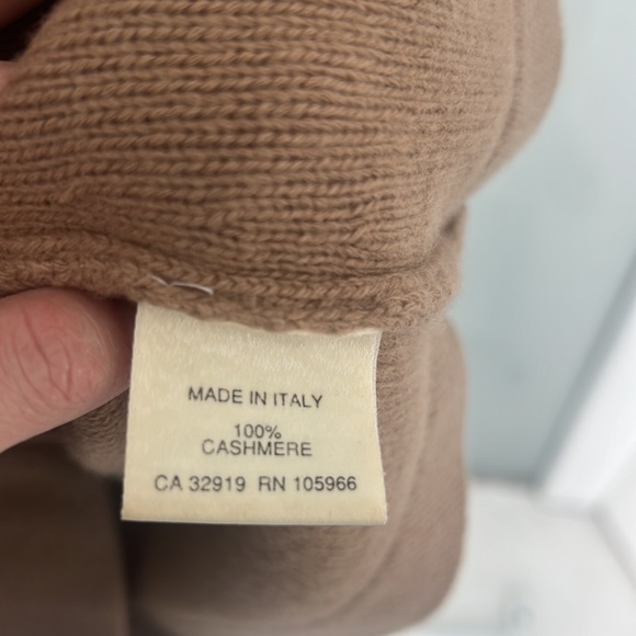 Marlowe tan camel cashmere turtleneck - Picture 4 of 4